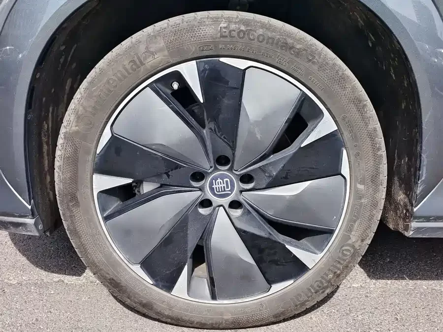 BYD Tang L