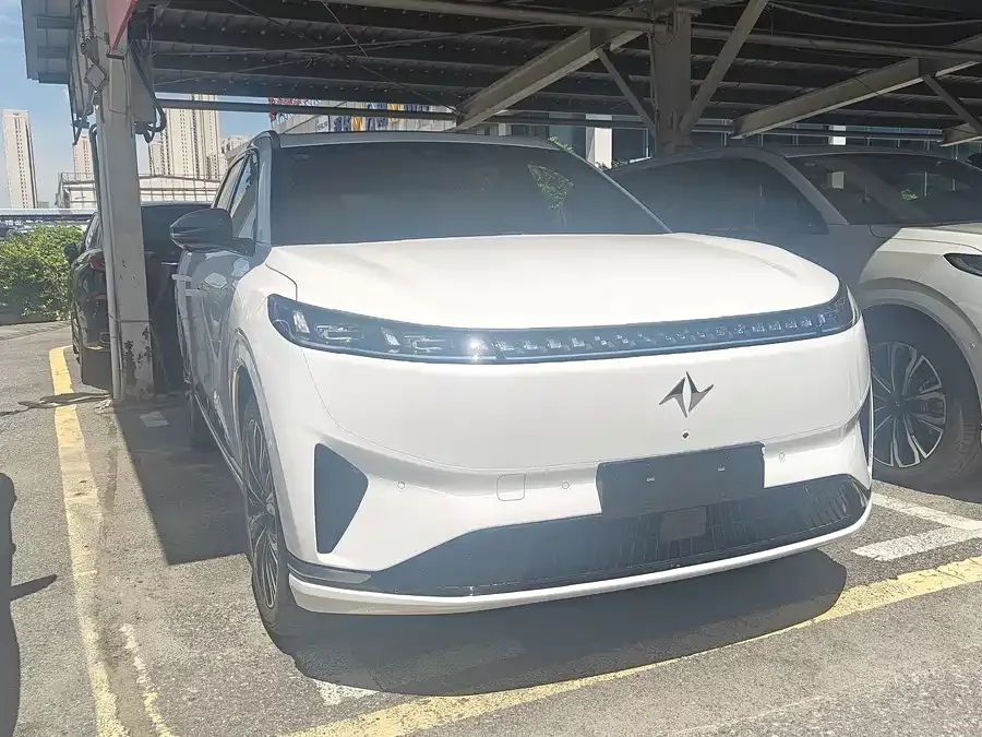 Dongfeng eπ008