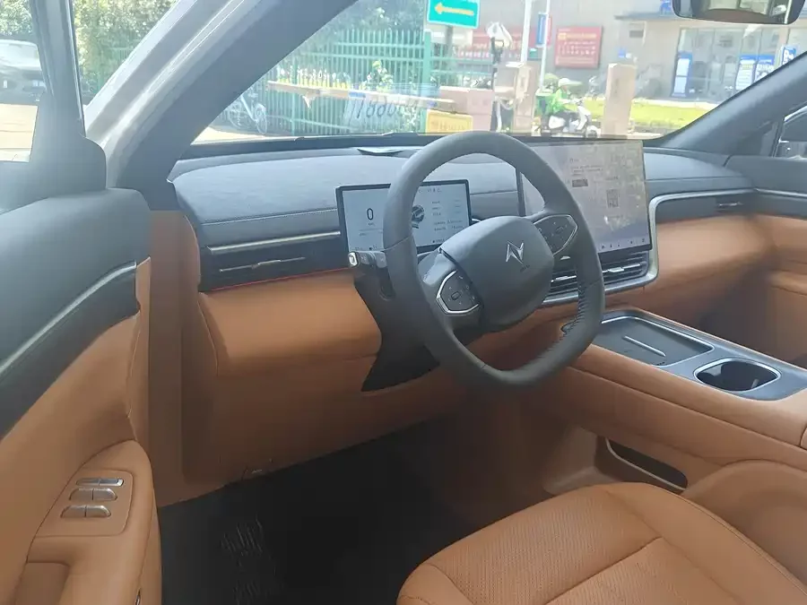 Dongfeng eπ008