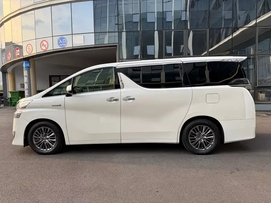 Toyota Crown Vellfire