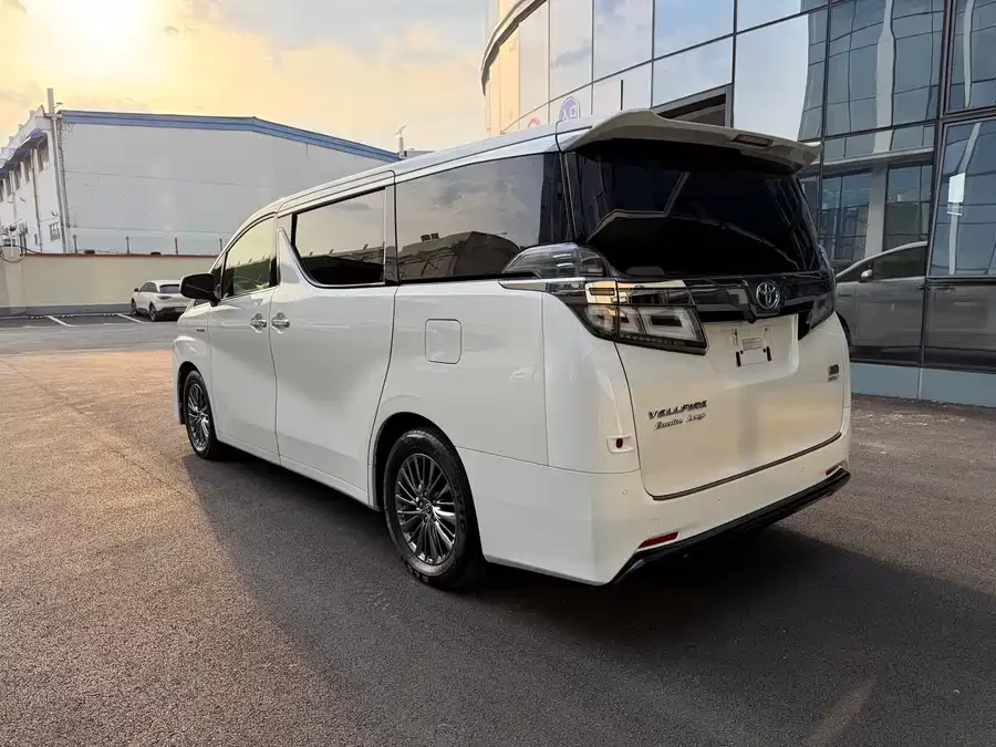 Toyota Crown Vellfire