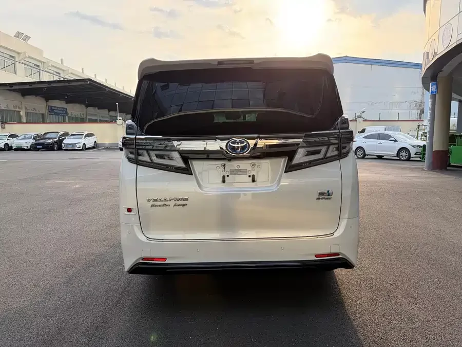 Toyota Crown Vellfire