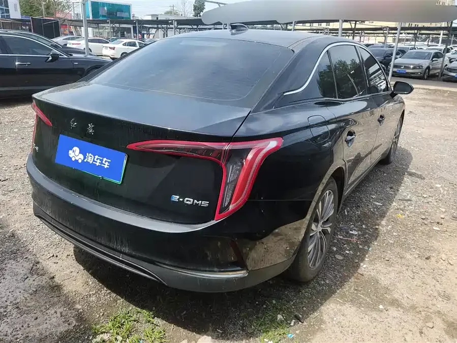Hongqi E-QM5