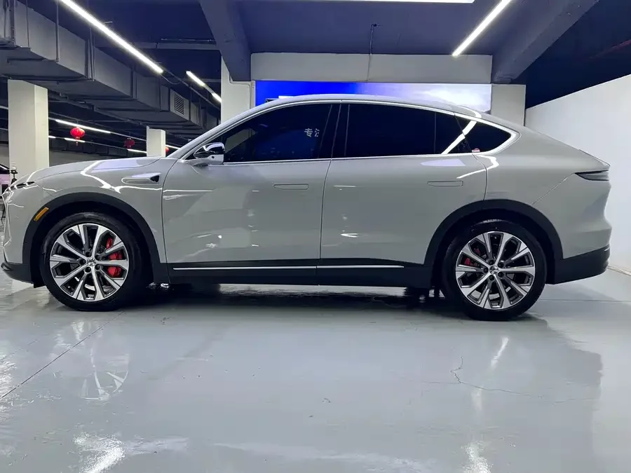NIO EC7