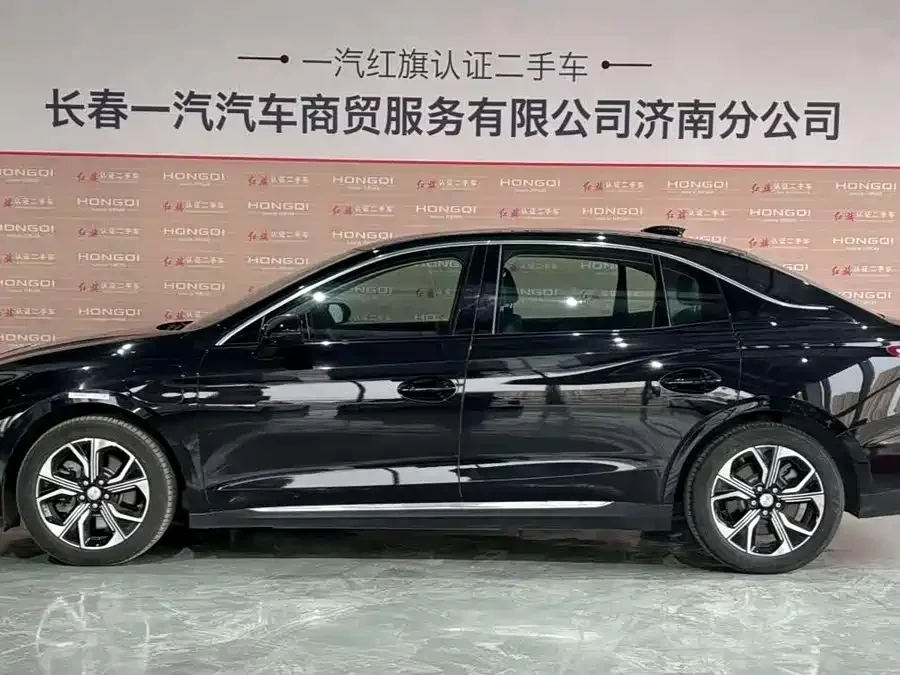 Hongqi E-QM5