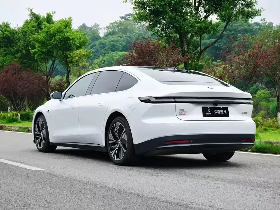 NIO ET7