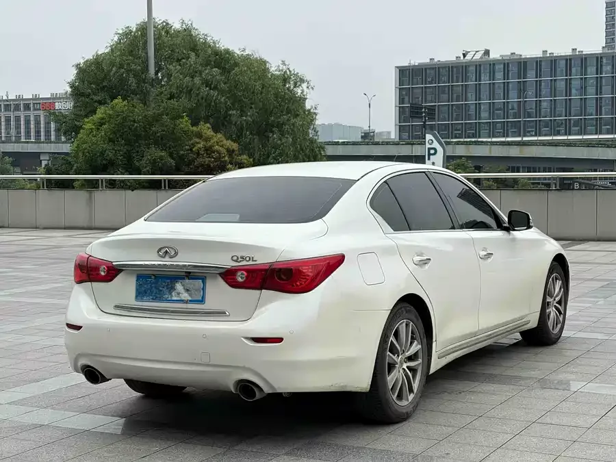 Infiniti Q50L