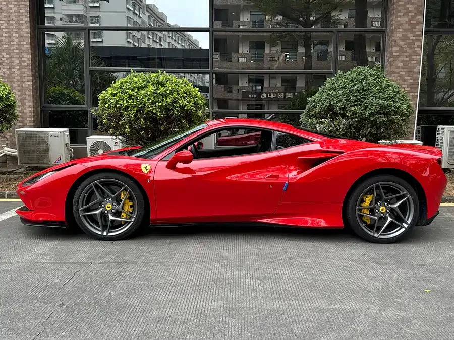 Ferrari F8