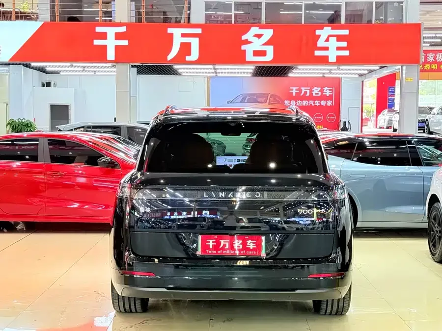 Lynk & Co 900