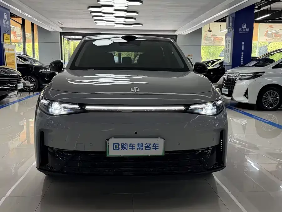 Leapmotor C10