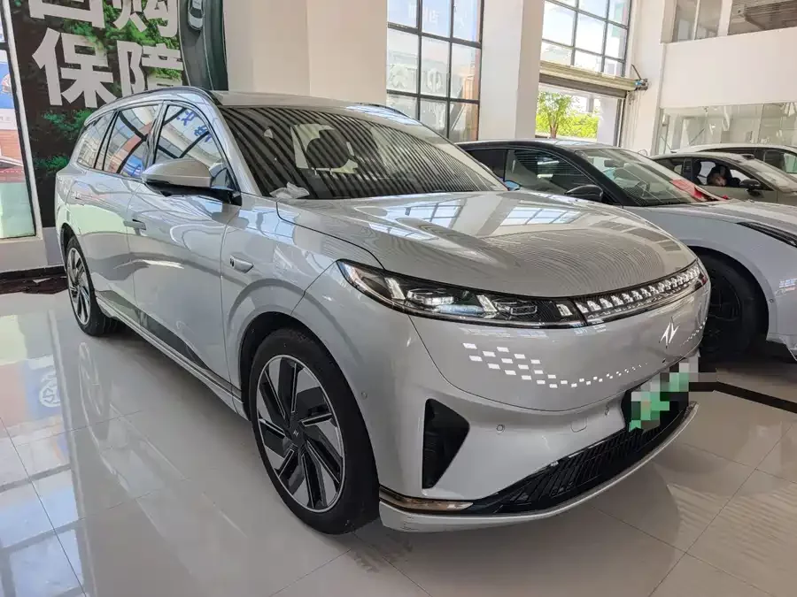 Dongfeng eπ008