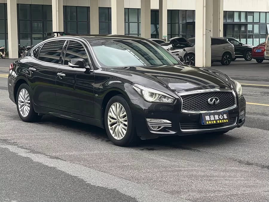 Infiniti Q70