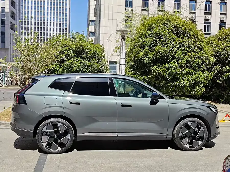 Volvo XC70 plug-in hybrid
