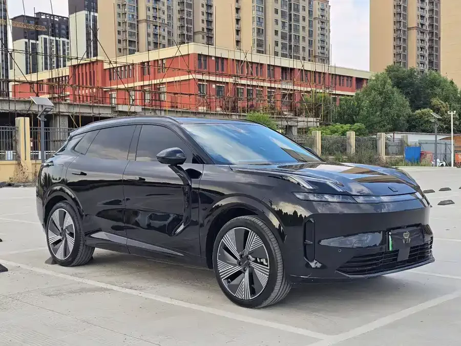 Lynk & Co 08 EM-P