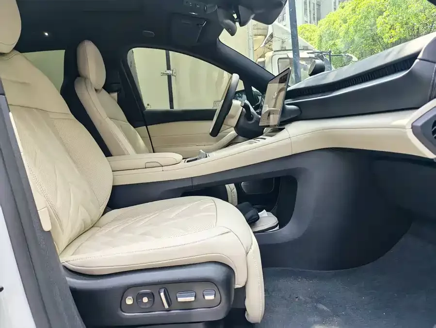 NIO ES6