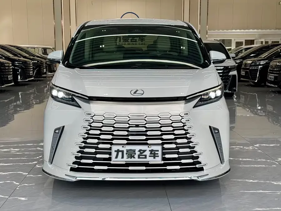 Lexus LM