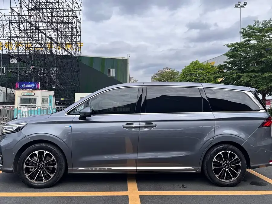 Roewe iMAX8