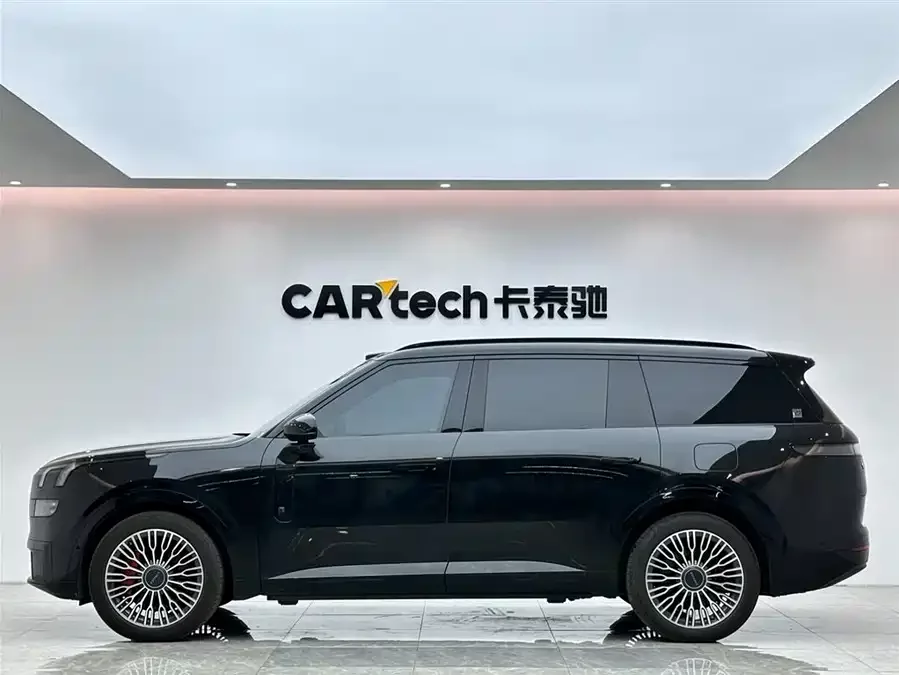 Lynk & Co 900