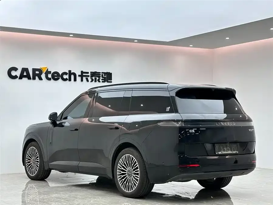 Lynk & Co 900
