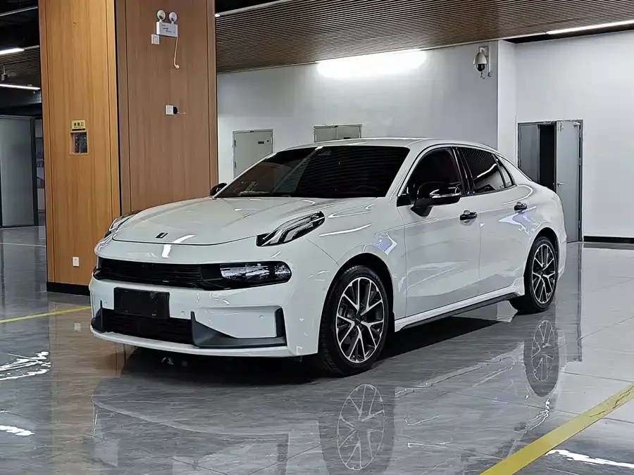 Lynk & Co 03