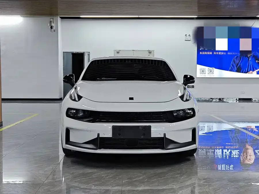 Lynk & Co 03