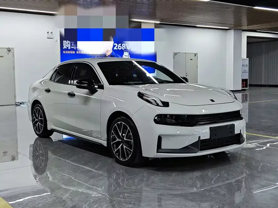 Lynk & Co 03