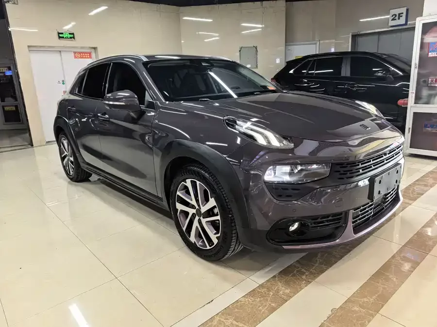 Lynk & Co 02