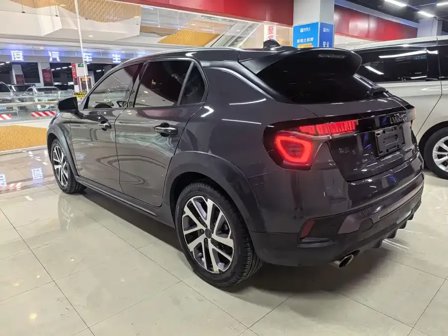 Lynk & Co 02