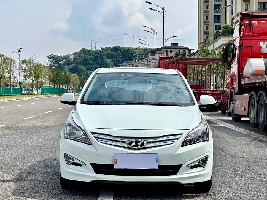 Hyundai Verna RV