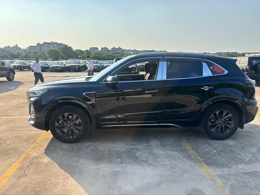 Hongqi HS5