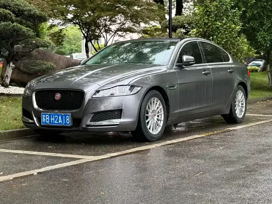 Jaguar XF
