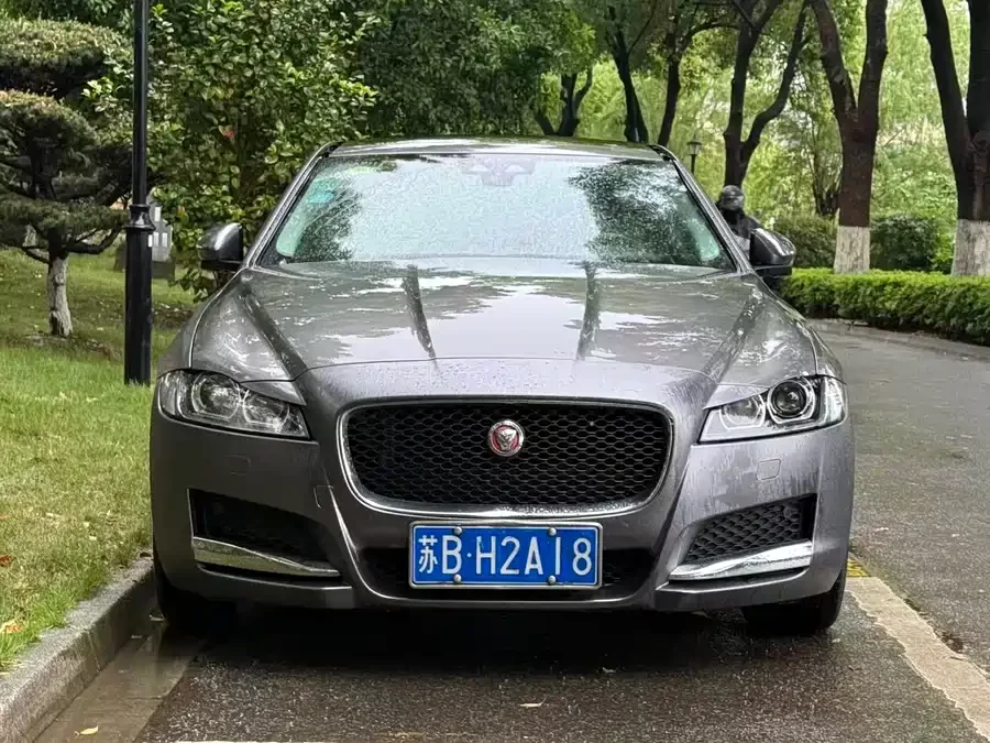 Jaguar XF