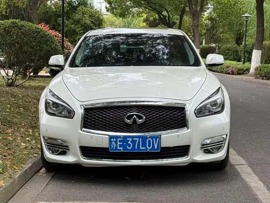 Infiniti Q70