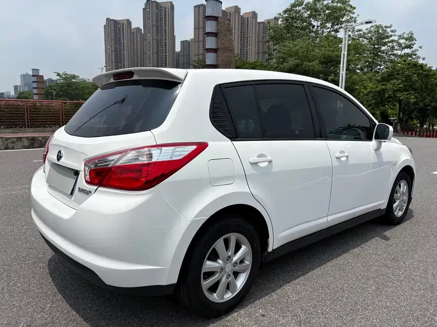 Venucia R50
