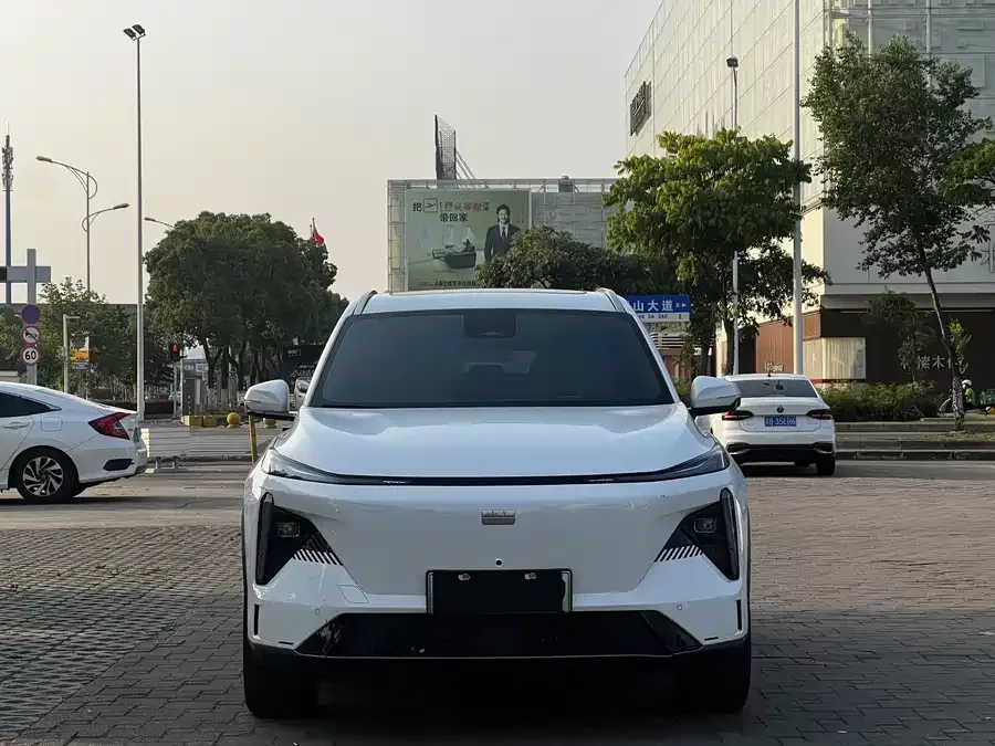 Geely Galaxy L7