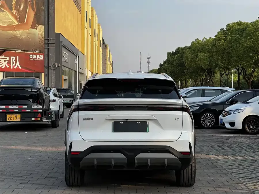 Geely Galaxy L7