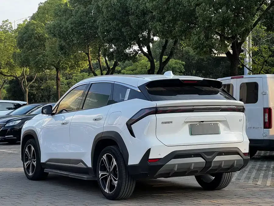 Geely Galaxy L7