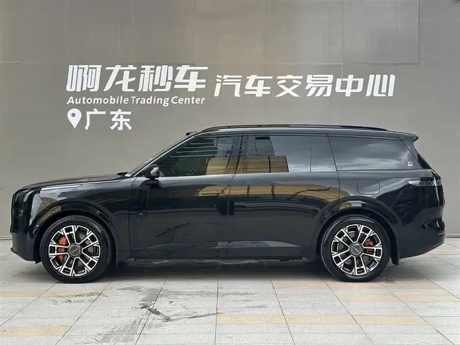 Lynk & Co 900