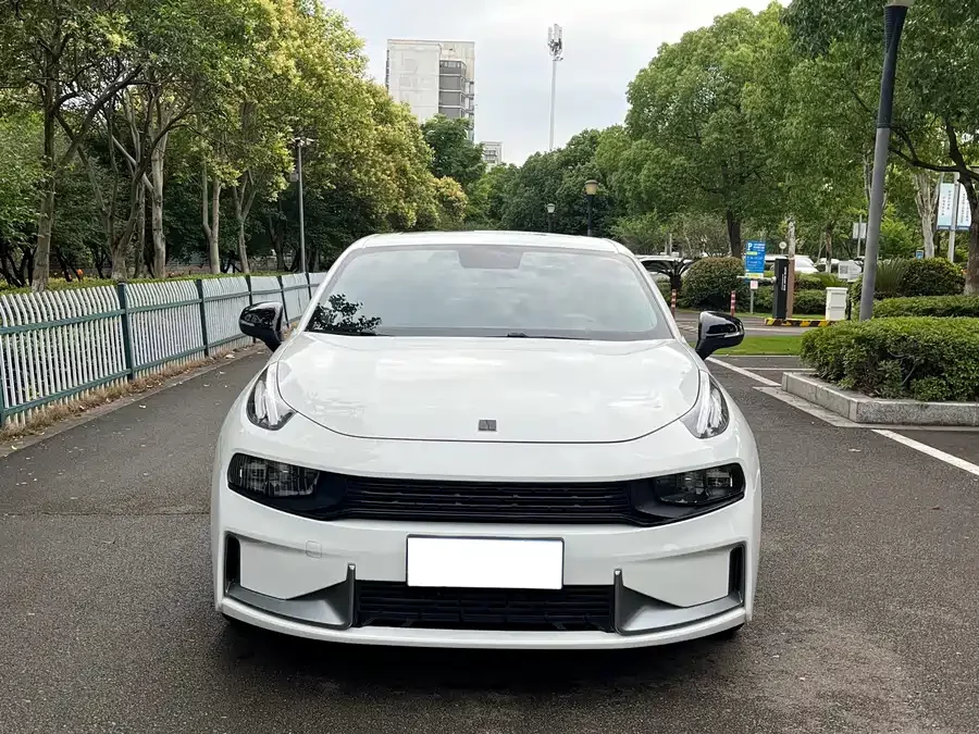Lynk & Co 03