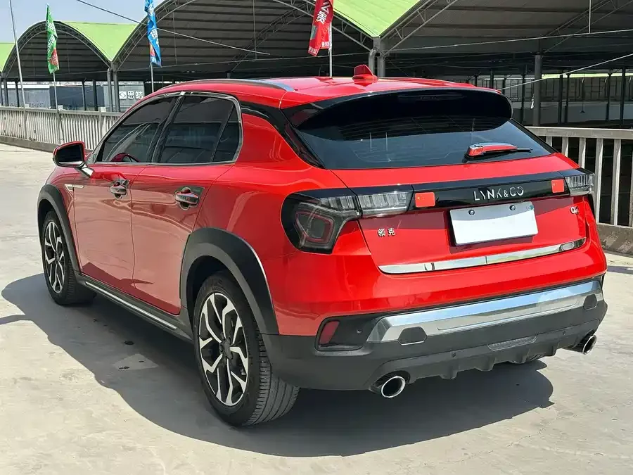 Lynk & Co 02