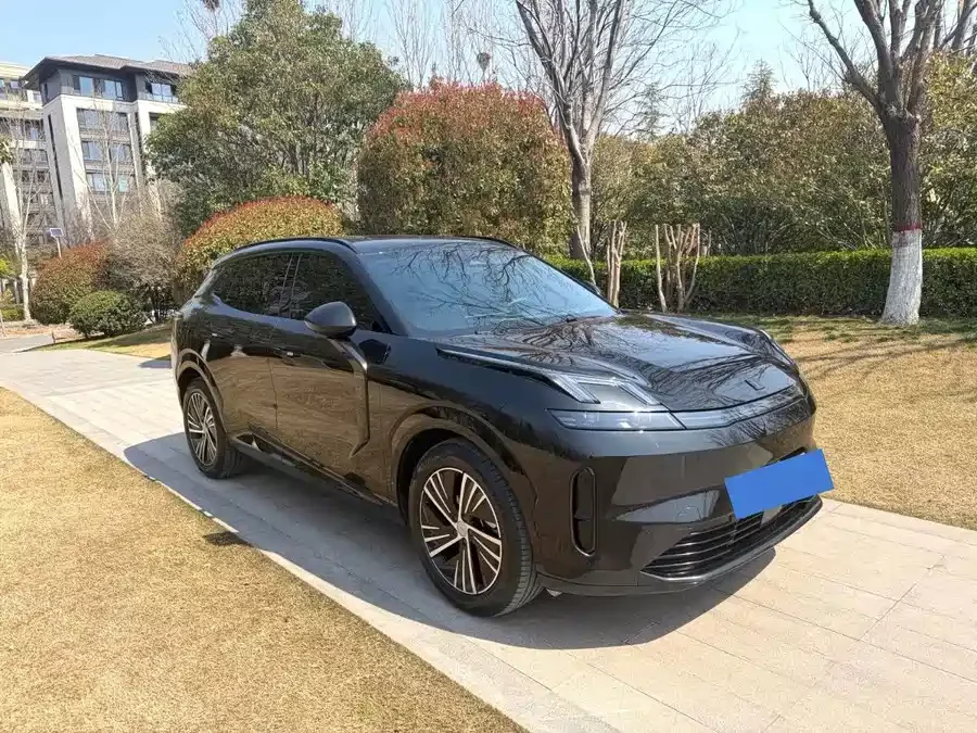 Lynk & Co 08 EM-P