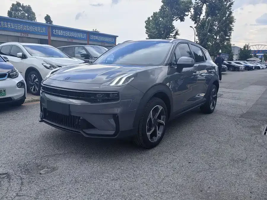 Lynk & Co 06