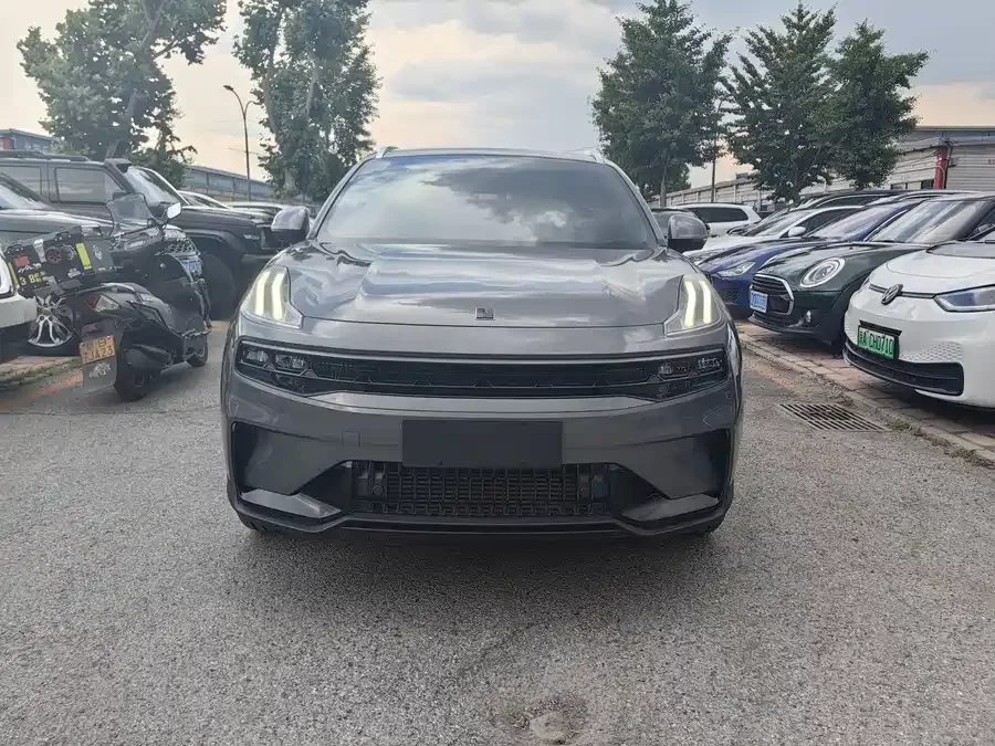 Lynk & Co 06