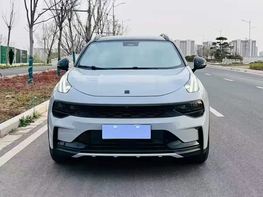 Lynk & Co 01 EM-P