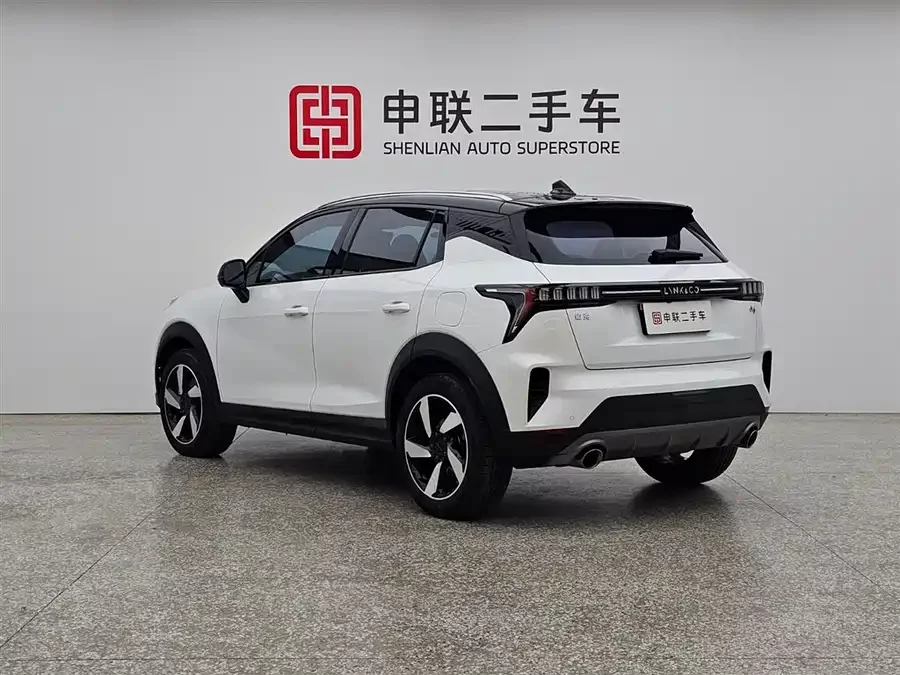 Lynk & Co 06