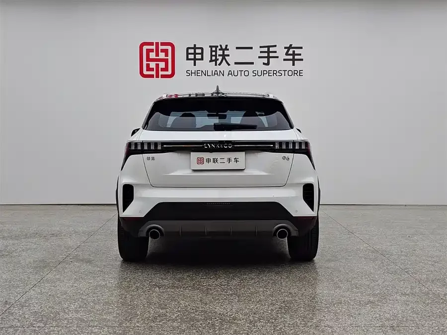 Lynk & Co 06