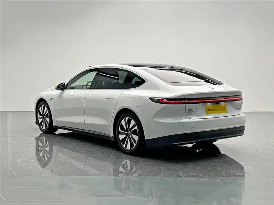 NIO ET7
