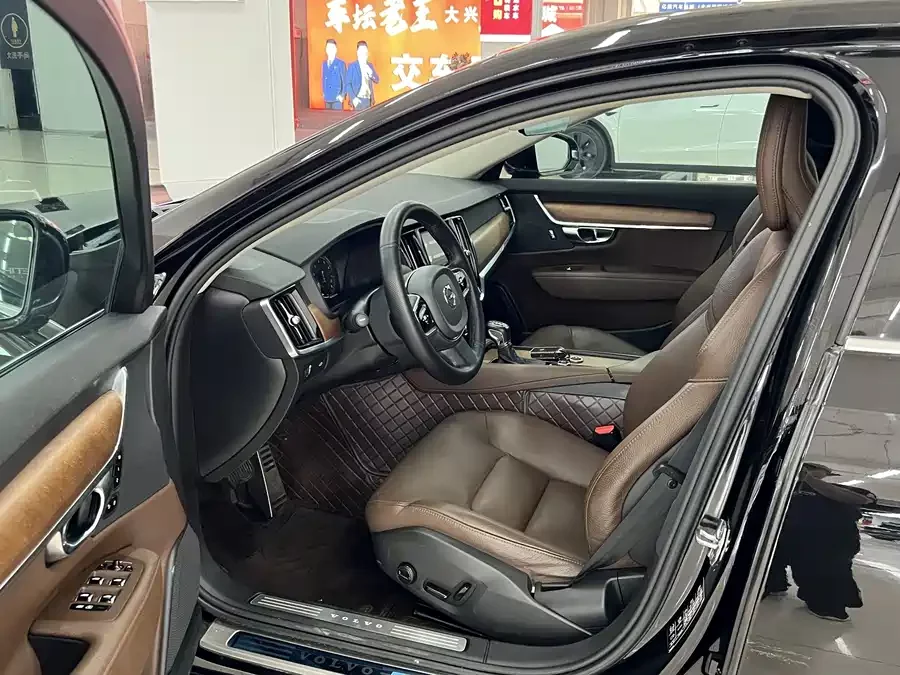 Volvo S90
