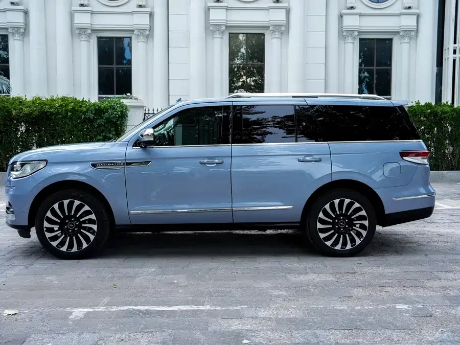 Lincoln Navigator