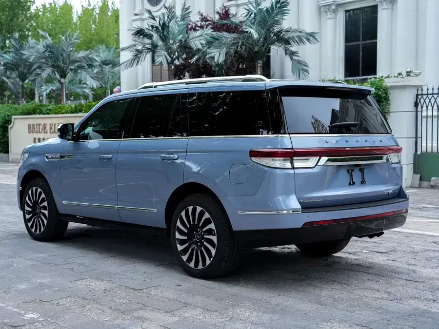 Lincoln Navigator